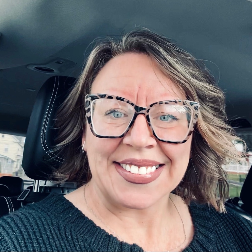 Meet your Posher, Desiree lee